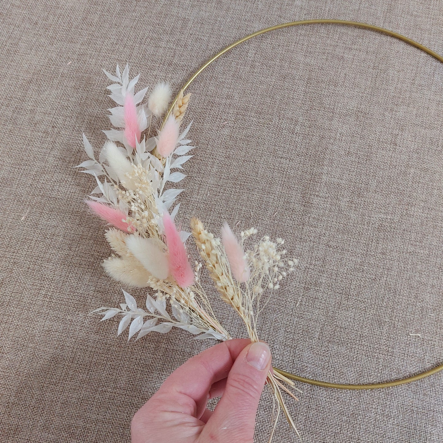 Flower-Loop aus Trockenblumen binden am 25.10.2025 um 19.00 Uhr - ca. 21.00 Uhr