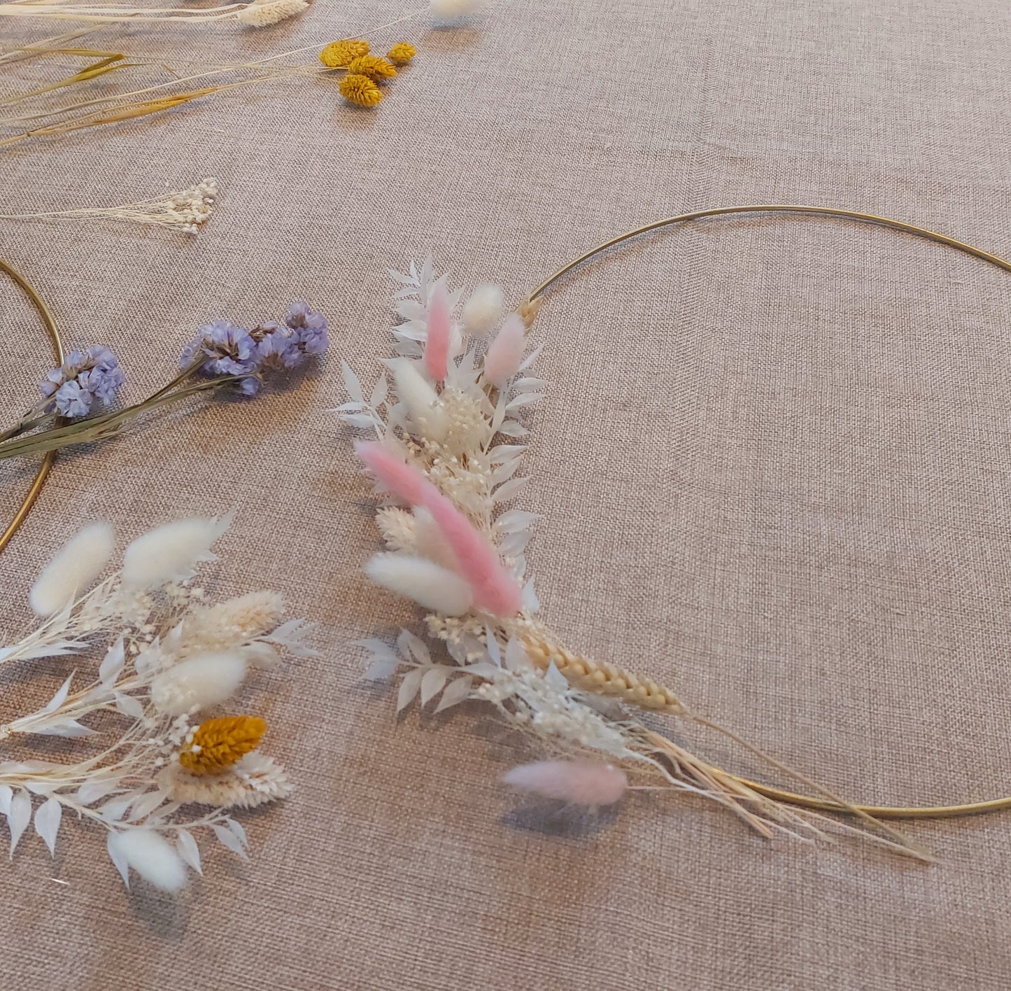 Flower-Loop aus Trockenblumen binden am 25.10.2025 um 19.00 Uhr - ca. 21.00 Uhr